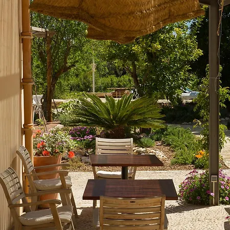 The Pink Pepper Tree 3*
